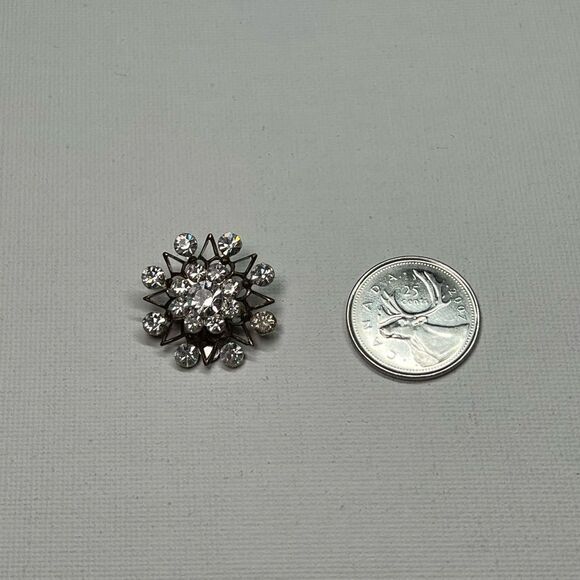 Vintage Gold-tone Snowflake Style Clip On Earrings w/ Clear Rhinestones - Picture 6 of 6